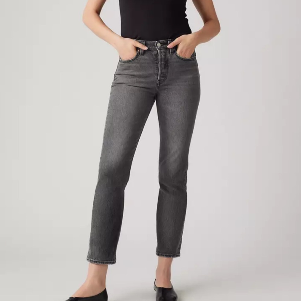 Levi’s Wedgie Straight Jean Size 28 Black